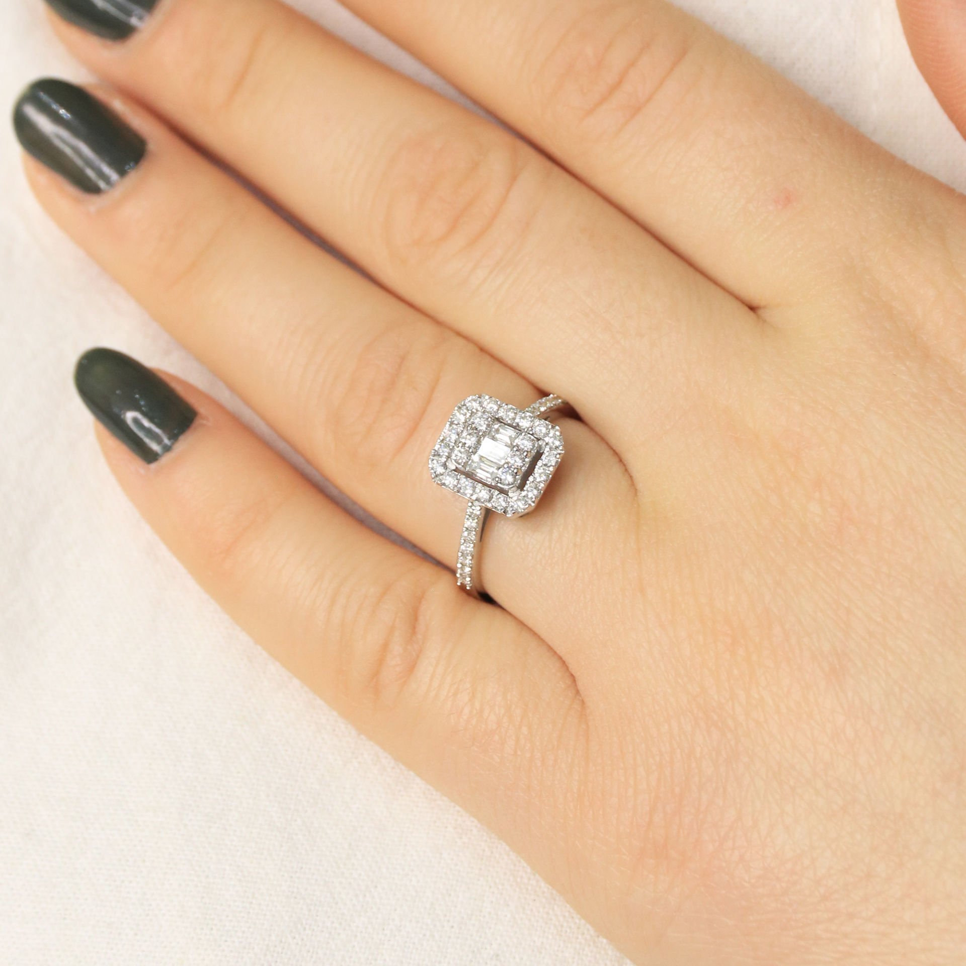 0.63 Ct Baget Pırlanta Yüzük