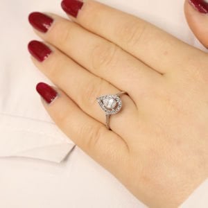 0.05 Ct Pırlanta Su Damlası Yüzük