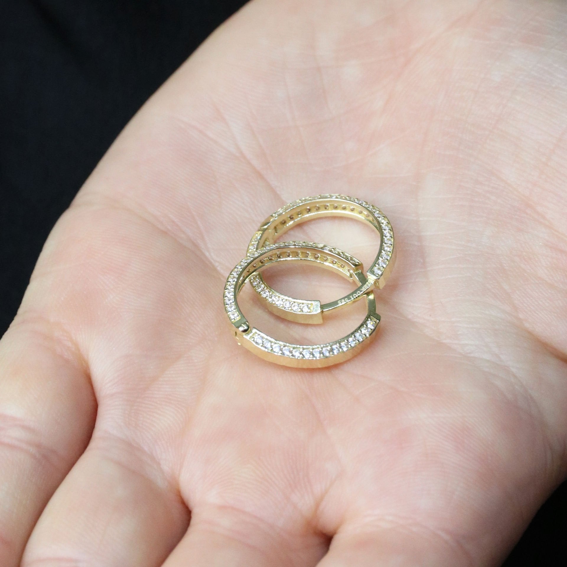 Yanları Taşlı Halka Küpe