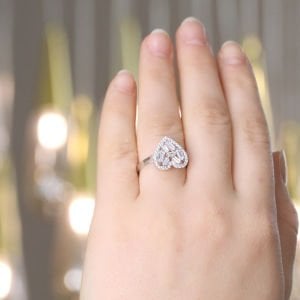 Yanları Taşlı Baget Kalp Yüzük