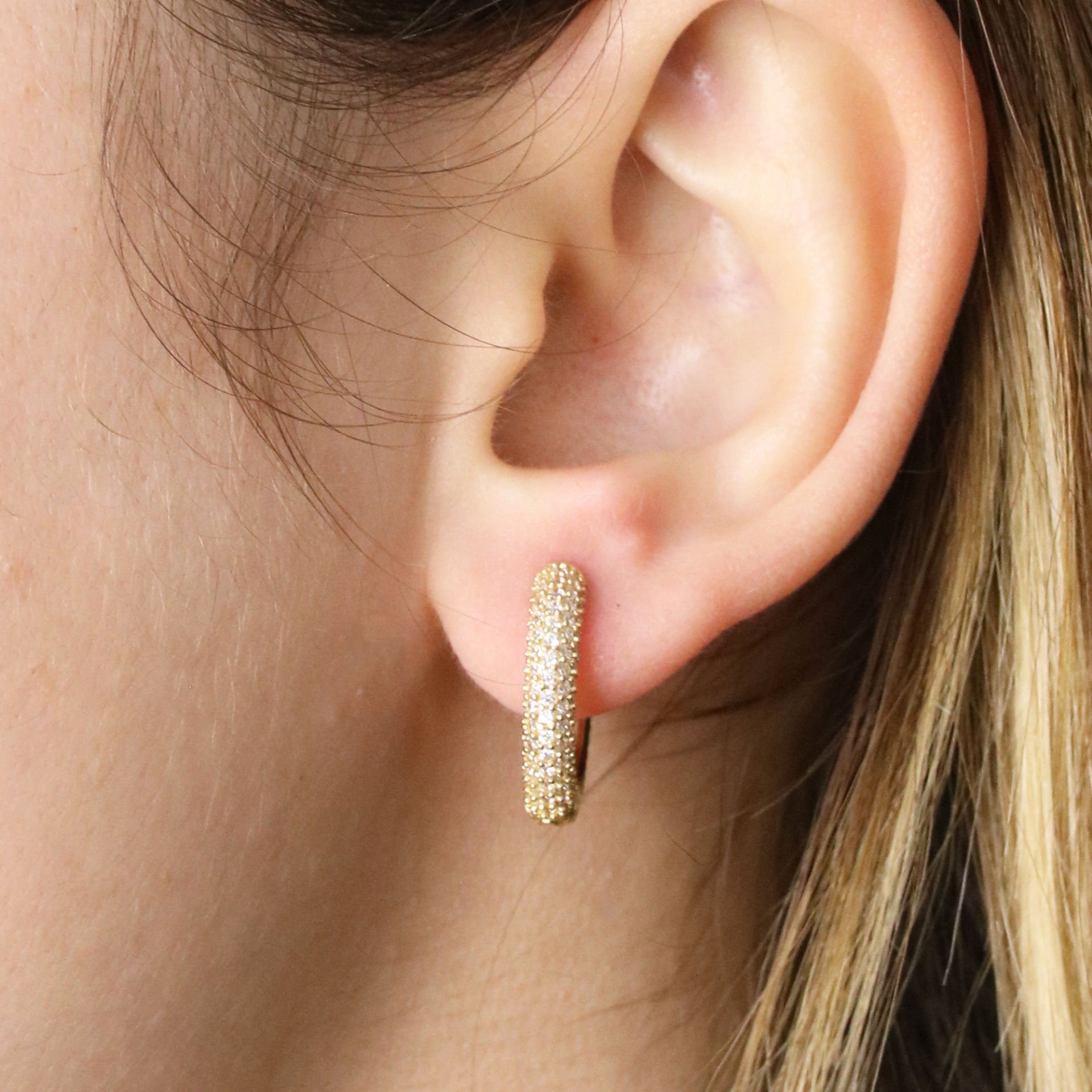 Taşlı Yarım Tur Küpe