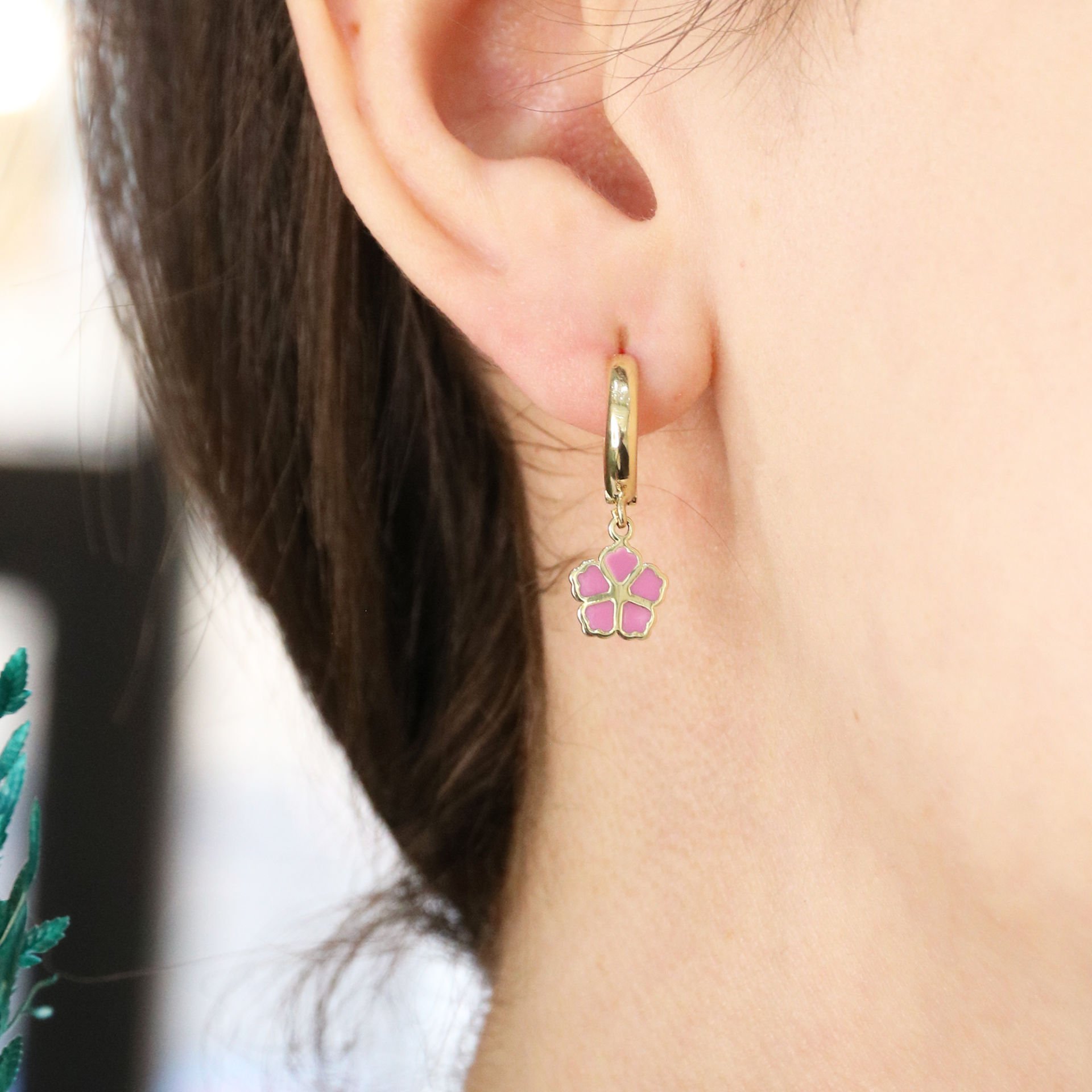 Minimal Pembe Küpe