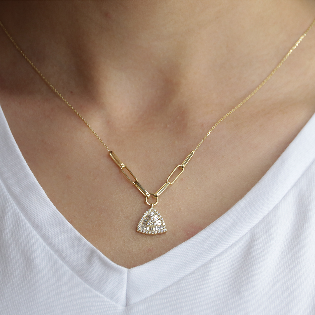 Üçgen Baget Taşlı Kolye